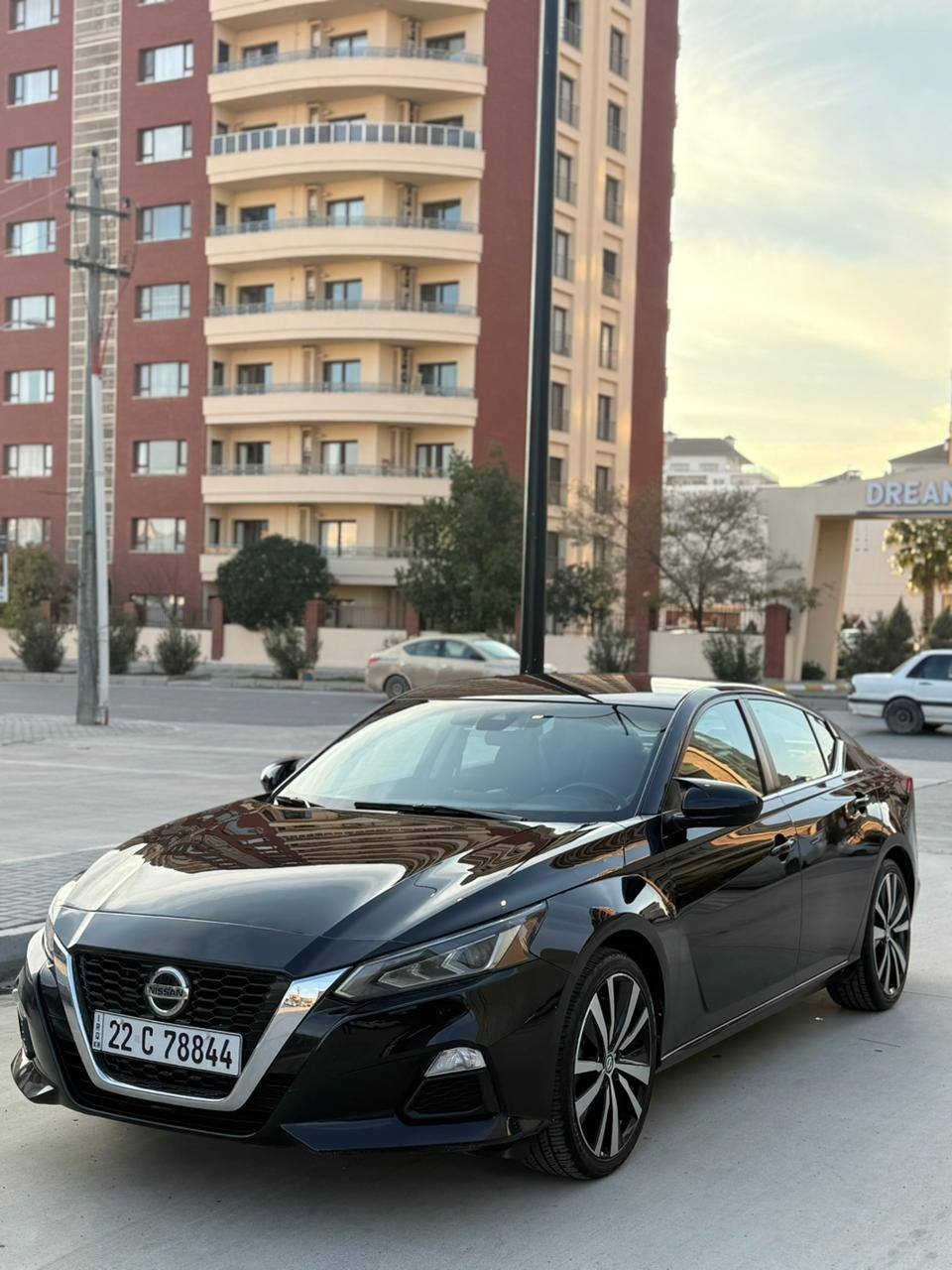 سڵاوی خوای گەورەتان لێ بێت
نیسان ئەڵتیما ALTIMA 2021 SR
ماوەی ڕۆشتن 59 مایل
مواسەفاتی :
بەسمە
بەسمەی دەرگا
کوشن جلد
شەغال
خەتی جادە
حاسە و کامێرە
گێڕ شەفت
ڕاداری پێشەوە و ئاوێنە
گێڕی سەر سوکان
زۆر مواسەفاتی تر
بەنیسبەت بۆیاخ : پێش و پشتی کەپسە ، چەمەلەخ و روبعێک لە بۆنیتی بۆیاخە ، سۆنەرەکەیم داناوە
گێر و مەکینەی نەکراوەتەوە بەشەرت
سعری 147 گەڵاو مەجالێکی کەم
شوێنی سەیارەکە سلێمانی
بۆ زانیاری پەیوەندی بکە 
***********
