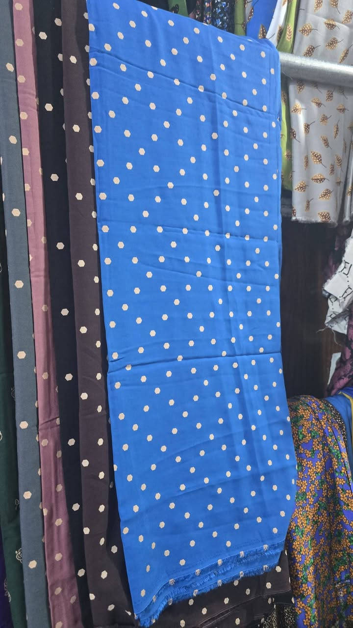 يعلن محل ابو ياسر عن  ‼️تخفيضات‼️
كشمير صيني القطعه 3500
توفر اقمشه كشمير إيطالي 
سعر لقطعه 5000 
يتوفر أيضا قطع ستن وكابوي ولنن وليكرا 
كافة انواع لوازم الخياطه 
ويتوفر قماش همايون سعر المتر 1500
مفرش تخم ثقيل درجة أولى سعر المتر 5000
كل 10مقاعد تخم 7 متر 
تصليح وبيع كافة انواع مكائن الخياطه 
تتوفر اقمشه كودري و جرجيت درجة أولى وكشمير وستن أمتار 
العنوان كميرا جامع ابو الزهراء باتجاه ابو كفه 
مجاور سنتر كميره تتوفر خدمه توصيل 
*********** واتساب
