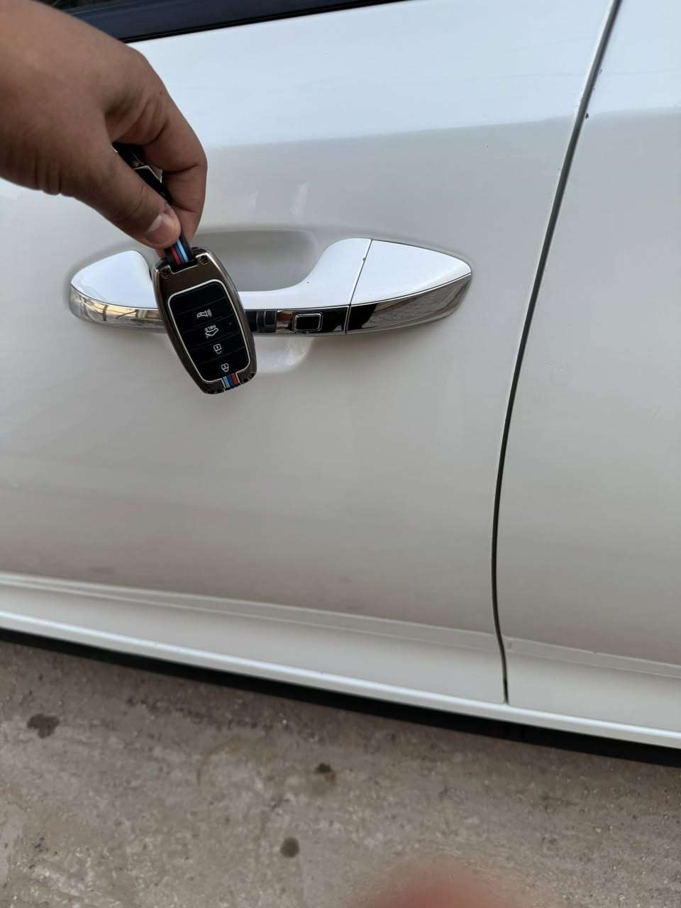 مكينة 2400 وارد امريكي 

حادث جدا بسيط يم البك لايت جاملغ الايسر يعني صبغ جاملغ وباب كلير الي بصفه  لان لونه صدفي لازم تلاون ويه الجاملغ

فوووووول مواصفات لمتددد للاخير 

المواصفات 

بصمه 

بنيراما

كشنات تبريد تدفئة 

كشنات جلد كهربائي 

لايت زنون اصلي 

ترحيب 

نقطه عمياء 

كاميرا دواره 

3 وضعيات قيادة.

  سبورت ECO.. NORMAL 

تبريد امامي خلفي 

هيترات 

ثلاجه

كشنات ذاكره 

خزن ميموري 

تحكمات فوول

وبعد هواي مواصفات بيهة

رقم بغداد دولي تحويل ثاني يوم 

مكينة وكير ع حدادية جديده 

تخم تاير جدد باتري جديد 

السيارة جاهزة ونضيفه 

السعر 122 وبيه مجال

***********
