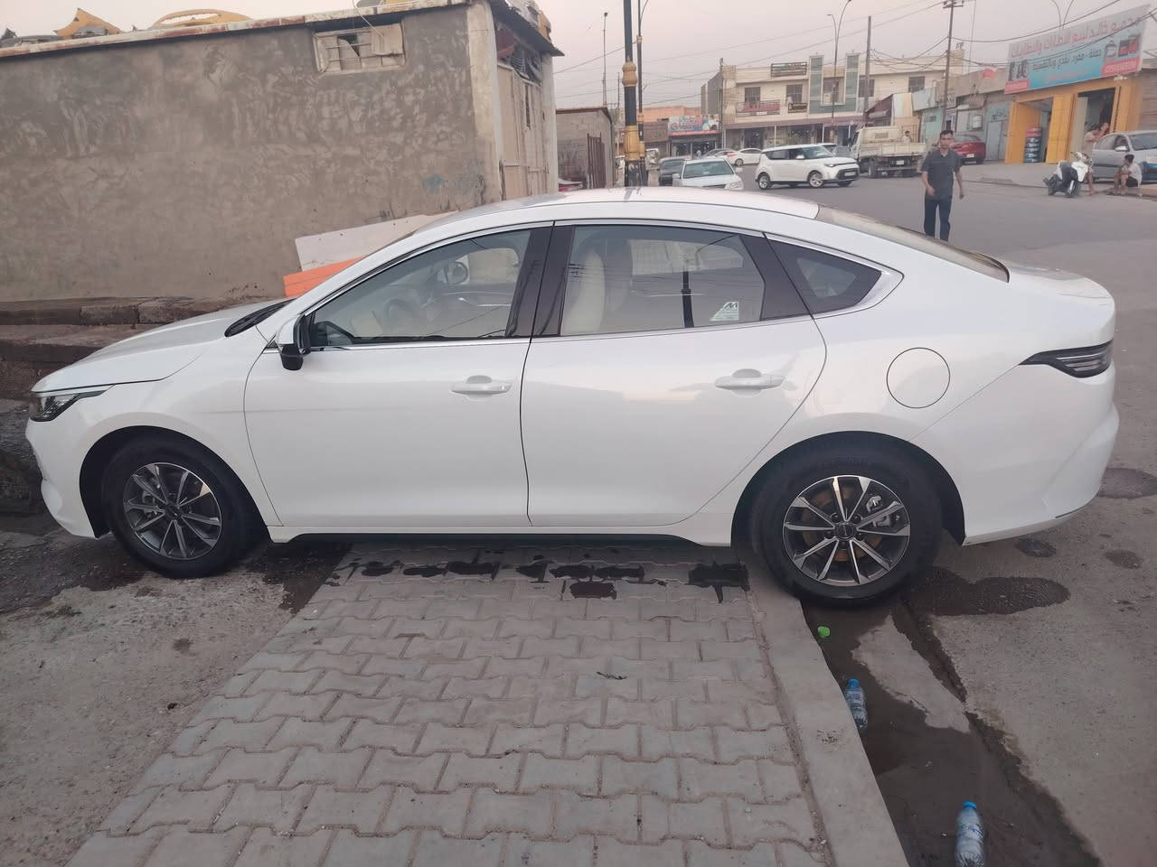 السلام عليكم BYD دستروير للبيع ٢٠٢٥ 
سياره ماشيه ٥٠ الف 
السياره بيها بارد بالبنيد مكفوله من الصبغ
السياره بسمي جاهزة على وضع الشركه
السعر ١٨٧٠٠  وبيها مجال
مكان السيارة ابوغريب 
*********** واتساب
***********
