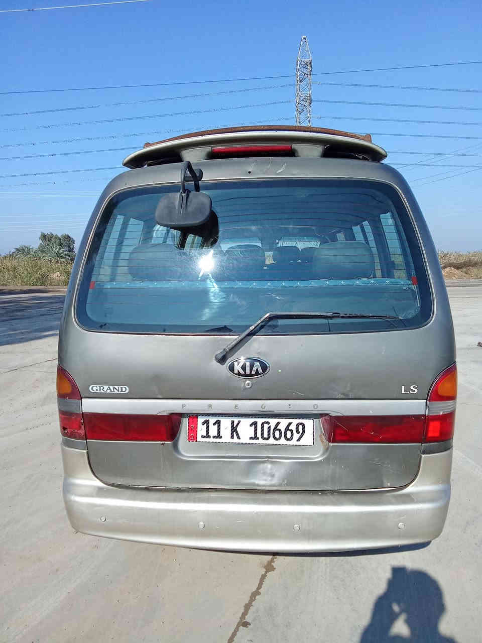 للبيع بريجو شبوط 14 راكب موديل 2000 رقم بغداد باسمي مكفولة للاستفسار  *********** المكان بغداد الطارميه
