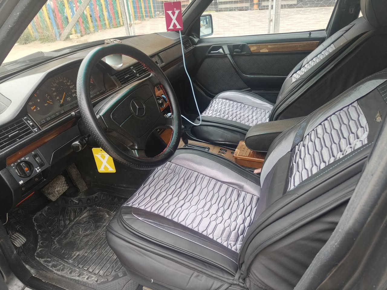 السلام عليكم مارسدس دب للبيع موديل 1991 مكفوله من ضربه عل وضع شركه مكينه وكير  وحداديه بلاد تبريد ثلج سياره جاهزه من كلشي رقم بابل بيه مكانات قليل صبغ كهربائية كله شغال سياره مال جناي السعر 78 بيه مجال بسيط تصال عل رقم
*********** مكاني بابل 

..
