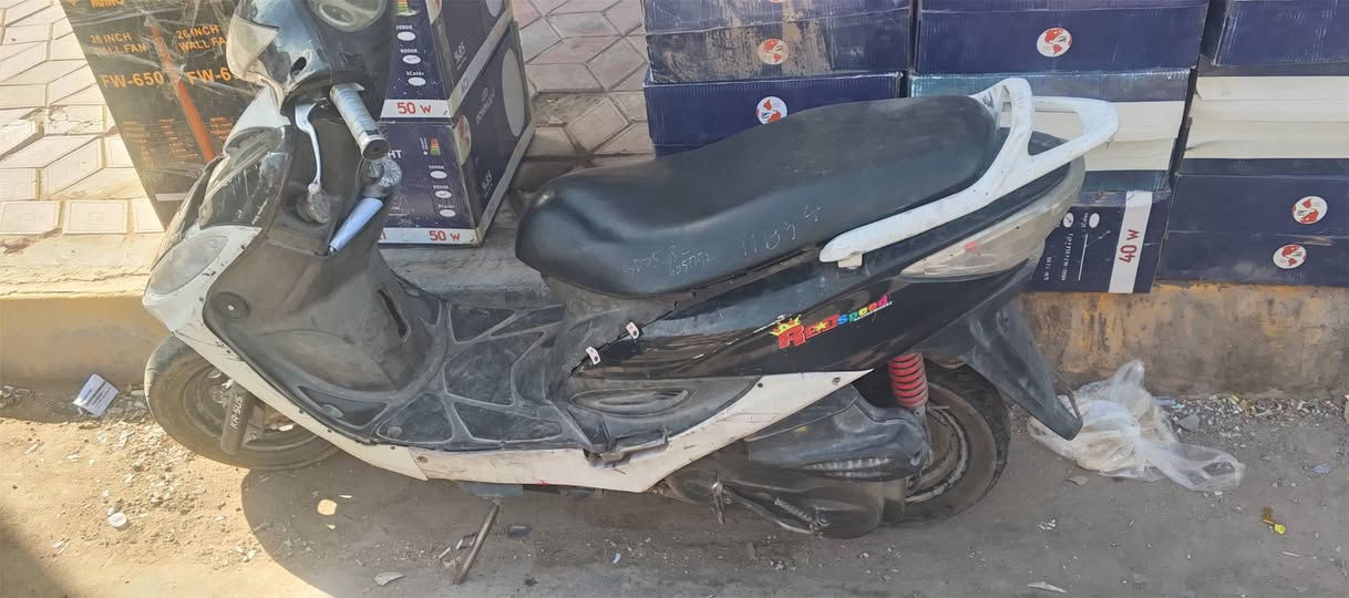 السلام عليكم دراجه كامكو  البيع
جي فور ميكنه مبدله ولفات بس 
ما مشروكه شرط شلعه او معدل 
عوزها ترتيب مثل ما واضح بل صوره 
السعر ٢٢٥قفل نجف ***********مبايل
