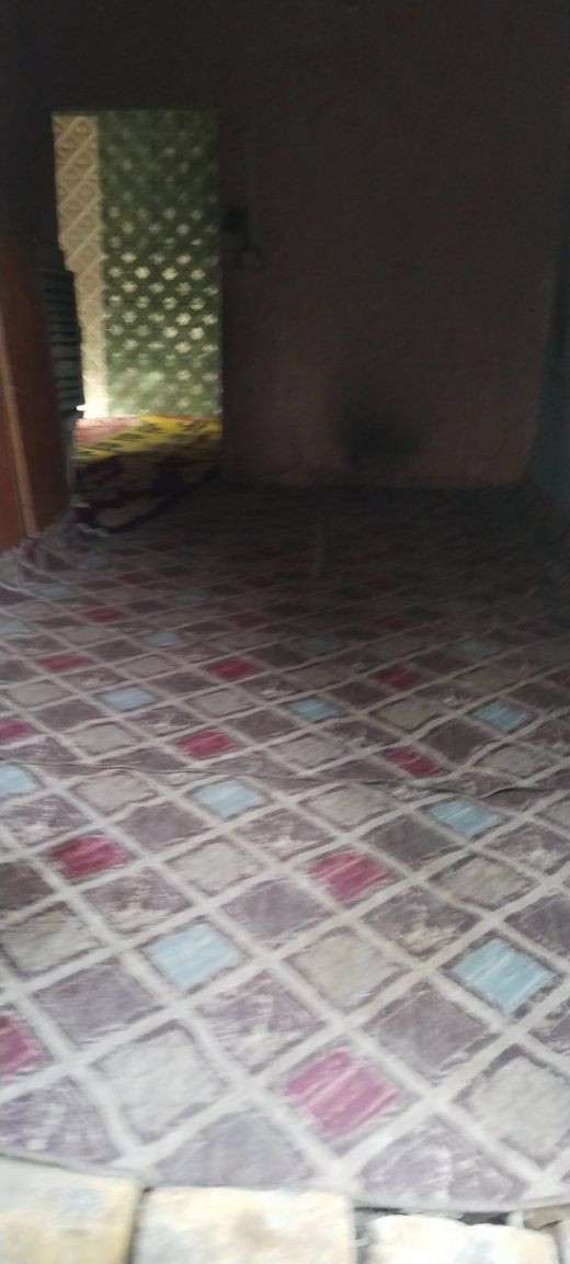 بيت للايجار في منطقة العطاء قرب ملعب السنبله قرب المدرسة ابتدائيه ومتوسطة يحتوي على غرفه ومطبخ وصاله وحديقه وطارمه السعر ١٠٠


**إذا كنت صاحب هذا الإعلان وتريد حذفه لأي سبب، رجاءا أرسل رسالة إلى الدعم الفني**