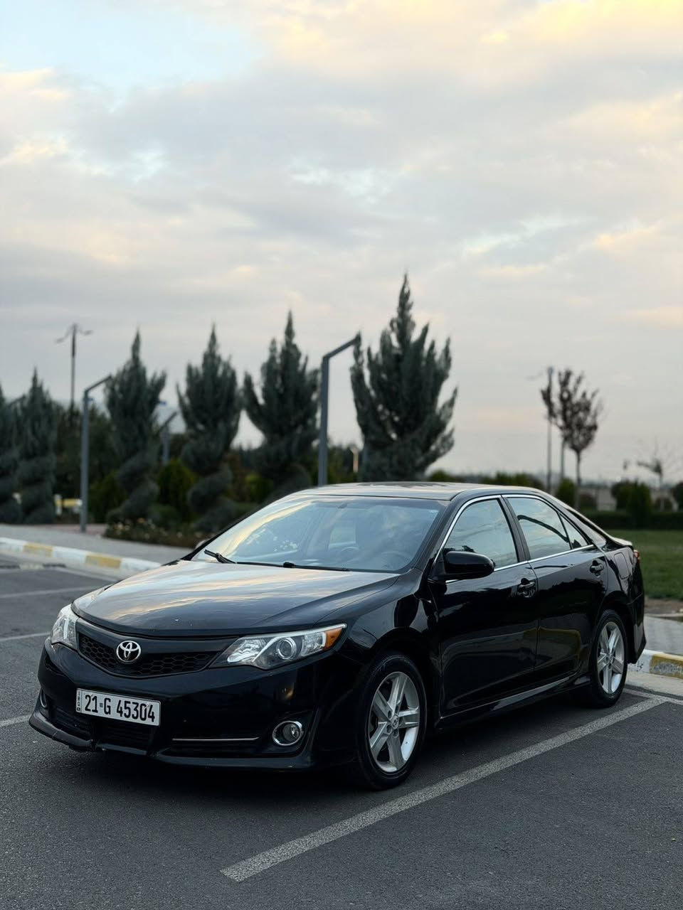 تۆیۆتا کامری 2012 SE ئەمریکی
فول مواسەفات بەس سڵایت و بەسمە نیە
کوشن جڵدو کارەباو  هیتەر
گێڕو مەکینەو تەبریت ساردو گەرم بەشەرت
دووپارچەی بۆیاغ چامڵغ سەکن و بۆنیت کەمێک ناوی گرتووە بێ شانسیو سەرە دەبڵ
لایت لیدو عەدەسە 
ئیکۆو گێڕ لە سوکان و تەحدید سورعە
شاشە ئایپات و کامێرا 
سەنەوی ژینگەو ڕێگاوبان 2030
***********
***********
118 گڵاو مەجالێ کەم
