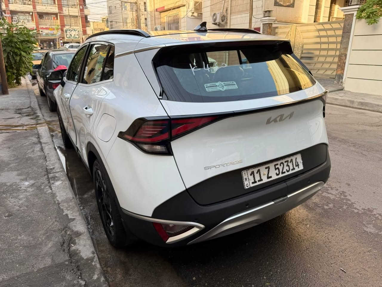 السلام عليكم كيا سبورتج موديل 25 كفاله عامه ظمان وكالة نم
لون ابيض
 ماشيه 4250 كيلو بعده زيرو وكاله
بصمه تشغيل وبصمة بالباب 
تشغيل عن بعد 
قطعتين تبريد
بانورما
كراسي 2 كهرباء 
كشنات تدفئه 
ستيرن تدفئة
شحن واير لس 
مع شحن بالكشنات 
مود درايف 
حساس امامي وخلفي 
نقطة عمياء
ويل حجم 19 
لايتات فول ال اي دي 
شاشه كار بلي 
فول تحكم ستيرن 
مري شفط ونظام ترحيب 
3انظمة قياده 
شفتات قيادة 
مانع تزحلق
مانع منحدرات 
هاند بريك دكمه
محرك 2000 دوش 
الارضيه والكشنات و الستيرن مغلفات جلد
تايرات شركه وسبير منازل والارظية مال الشركة بعدهه بالجيس  كتلوكات  وبصمه 2  بعده ليبلات 
مكفوله من الظربةو الصبغ والبارد فقط 
(رصعة زغيرة جدآ بالباب الايسر للسائق ممبينه)
رقم بغداد 
السعر/248 وبيه مجال 
الاتصال/***********
مكان السيارة ديالى
