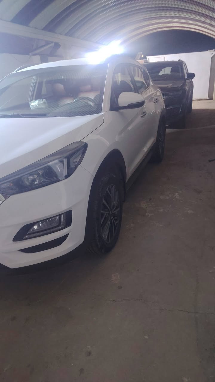 سلام عليكم توسان موديل 20020رقم بغداد تحويل مباشر سياره جديده بمعنه الكلمه كفاله عده بيها بارد بل جنطه شبر واحد فوووول مواصفات عده لبنى رامه سعر 190وبيها مجال للشراي اتصال بيك خير ودلل مكان بابل ***********
