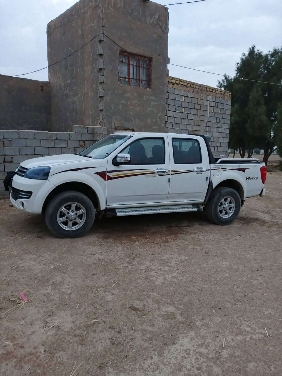 السلام عليكم گريت ويل السيارة مكفوله معده طلقتين بل باب السائق مكينه كير حداديه سنويه جديده امداور ثانية يوم مكان السيارة الحمزه الغربي مراوس السعر 105وبيه مجال للسفسار اتصل على الرقم ***********
