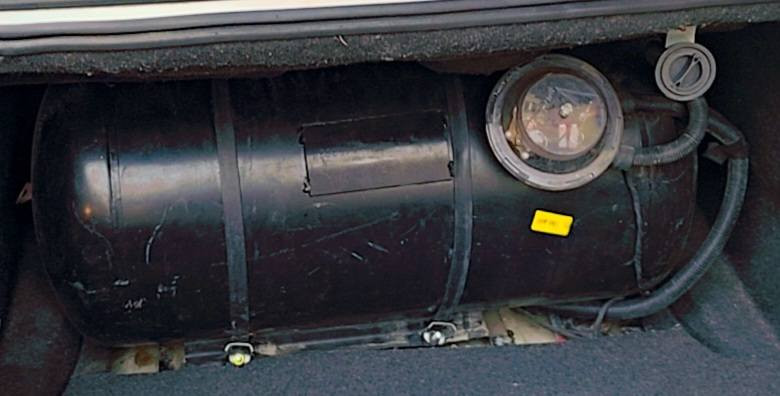 السلام عليكم
منظومة غاز 100 لتر 8 سلندر شغالة للبيع
شادهه على جارجر ار تي
 صناعة المنظومة ايطالي نوع فيروني
انت تفتح وتشدهه على سيارتك
النظافة %95 مبدل فلاتر قبل شهر
وكلشي جاهز .. وبالعافية ع الياخذهه
ابيع لابو الجارجر هيمي
حته نتراوس اني وياه بالثلاجة

للتواصل واتساب    ***********
