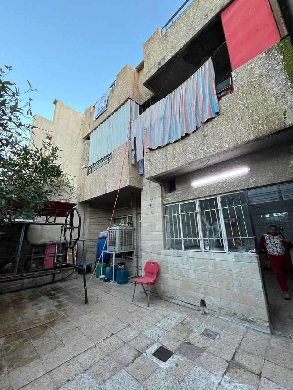 للـبـيـع للـبـيـع للـبـيـع
دار سكني سند طابو الزهور
الموقع حي البكرموقع مميز جدا 
المساحة 165م واجهة 7.5م 
طابقين

#الطابق1 مطبخ  وكراج و استقبال وصالة
🚩ثلاث غرفة نوم _ وصحيات.
#الطابق2 مطبخ _ استقبال _ صالة مع
🚩 غرفتين نوم _ وصحيات.
اتجاه الدار شروق قبله

للإستفسار 
عن السعر وباقي التفاصيل 
الإتصال على الأرقام⤵️
☎️***********
☎️***********
او مراجعه مكتبنا/الموصل/حي البكر سايدين كنيسة تايتنك
