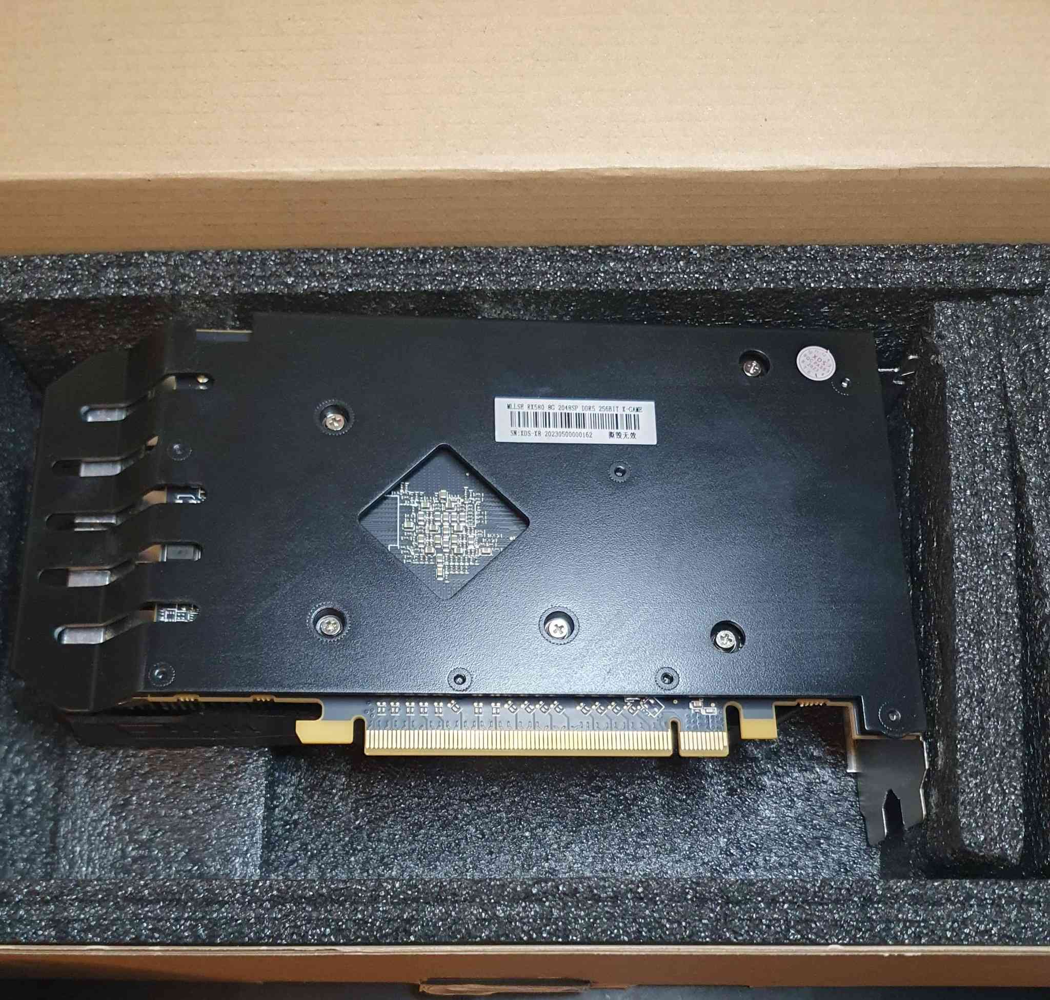 كارت شاشة AMD Radeon RX 580 بسعة 8 جيجابايت من إصدار العلامة التجارية MLLSE. 
المواصفات الفنية الرئيسية:

المعالج الرسومي (GPU): AMD Radeon RX 580، وتحديداً إصدار 2048SP.

الذاكرة: 8 جيجابايت من نوع GDDR5 بواجهة ذاكرة 256 بت.

نظام التبريد: مزود بمروحتين (Dual Fan) مع مبدد حراري من الألومنيوم لضمان استقرار الحرارة أثناء التشغيل.

واجهة التوصيل: PCI Express 3.0 x16.

منفذ الطاقة: يتطلب عادةً وصلاً خارجياً بـ 6 أو 8 دبابيس (pins) حسب الإصدار الدقيق. 

معلومات إضافية:

الأداء: يعتبر خياراً اقتصادياً جيداً للألعاب بدقة 1080p.


**إذا كنت صاحب هذا الإعلان وتريد حذفه لأي سبب، رجاءا أرسل رسالة إلى الدعم الفني**