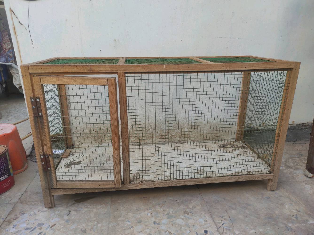 قفص دواجن ويرهم لطيور الزينة 
((مستعمل ))
خليت سطل الصبغ حتى يتوصح الارتفاع