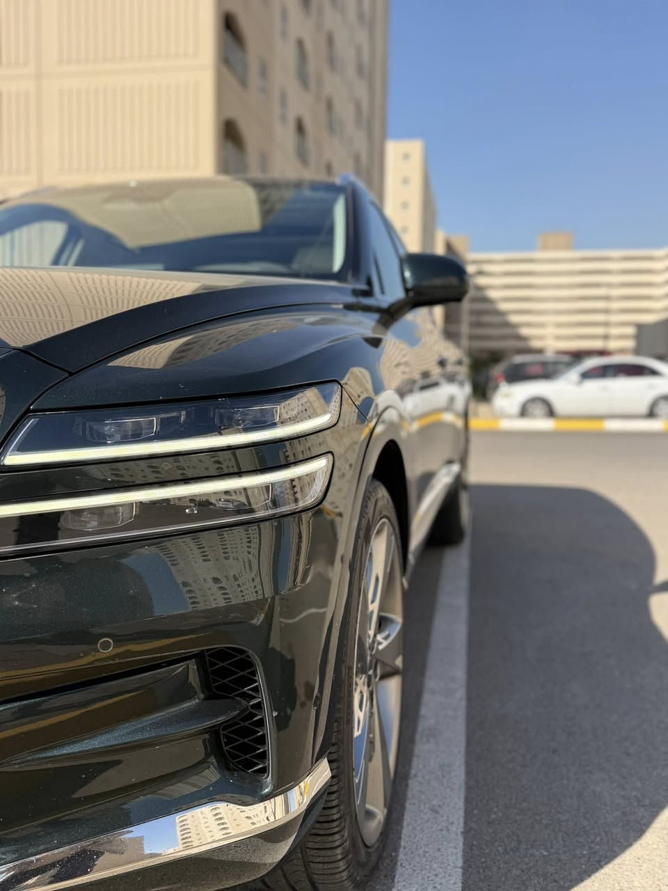 السلام عليكم 
 جينيسيس برستيج
السيارة فول مواصفات وجاهزة من جميع النواحي ما بيها نقص 
•موديل 2022
•محرك 3500 ستة سلندر توين تيربو  
•مساج بالكشنات
الدشبول دجتل ثلاثي الابعاد
•بردات خلفية كهربائية
•تحكم ريموت تقديم وترجيع
•اوتو هولد
•سايد بريك كهرباء
•صندوق كهرباء
•نقط عمياء
•عينة داتو شو 
•كشنات امامي خلفي كهربائية Vip
•تدفئة + تبريد بالكشنات  
•كامرات 360 درجة
•بانوراما
•مري شفط 
•توقف ذاتي 
•كشنات جلد 
•تشغيل عن بعد 
•رادارات 360 درجة 
•لايت زنون+ لد
السياره معربه بلعربي يم صيانه الجوهره بحي الجامعه•
•ماشية70,000 km قابل للزياده
وبعد مواصفات هواي متخلص

وارد امريكي حادثهه بس دعاميه و طاك ايرباك الاستيرن مرجع سستم السياره لا بارد ولا صبغ  .   الغد والشاصي مكفول من الشخط مكفوله من كلشي 
مغلفة ppf ضمان ١٠ سنوات 
 💸السعر : 425$
وبي مجال 
***********
📍مكان السيارة بغداد
