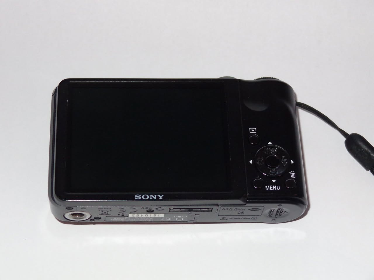 Sony Cyber-shot DSC H55.
Condition: 9.9/10. Everything works perfectly.

Uses SD Card not memory stick pro duo!

✅Orginal Battery.
✅ Orginal Cable.

Price: 165,000. The 

Micro SD Card & Memory stick
Card reader -> upon request 

Delivery All Across Kurdistan and Iraq.


**إذا كنت صاحب هذا الإعلان وتريد حذفه لأي سبب، رجاءا أرسل رسالة إلى الدعم الفني**