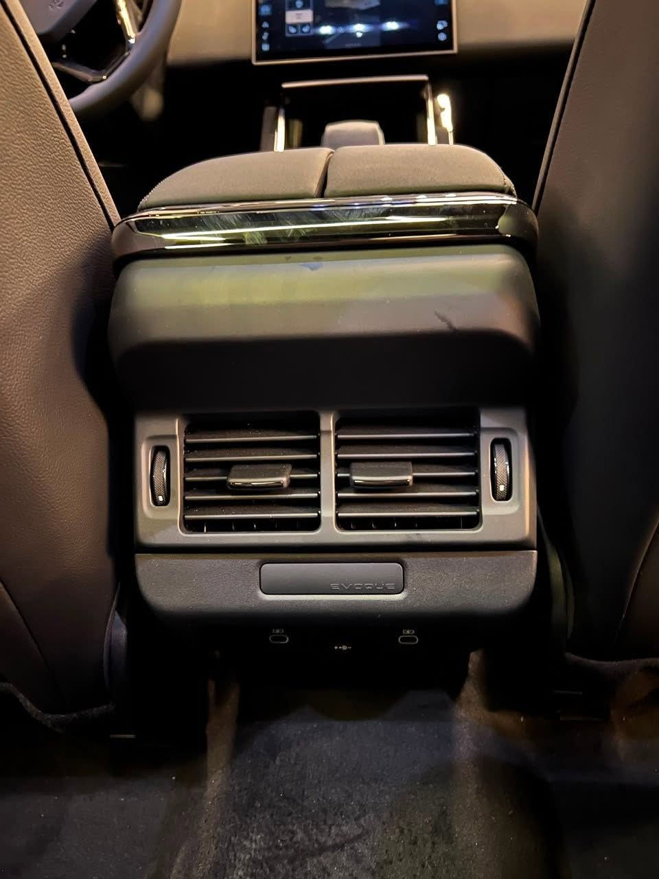 Range Rover Evoque P160 R-Dynamic
model 2026
Zeroo  New  
Panoramic Roof
Turbo 
---------------------------------------

Keyless start
LED & Auto Headlights
Adaptive Cruise Control
Apple CarPlay & Android Auto
--------------------------------------

Fuel Consumption: ~8.2 L/100 km (combined)
-------------------------------------
 Premium leather sport seats, dual-zone A/C, and configurable cabin lighting

------------------------------------

Head-Up Display (HUD), 360-degree cameras, Meridian Sound System, and a central infotainment display supporting Apple CarPlay and Android Auto

-------------------------------------

Safety: Adaptive Cruise Control, Emergency Braking, and Lane Keep Assist

--------------------------------------

جنوط 19 انش
كراسي كهرباء + ميموري القاهرة, مصر


**إذا كنت صاحب هذا الإعلان وتريد حذفه لأي سبب، رجاءا أرسل رسالة إلى الدعم الفني**