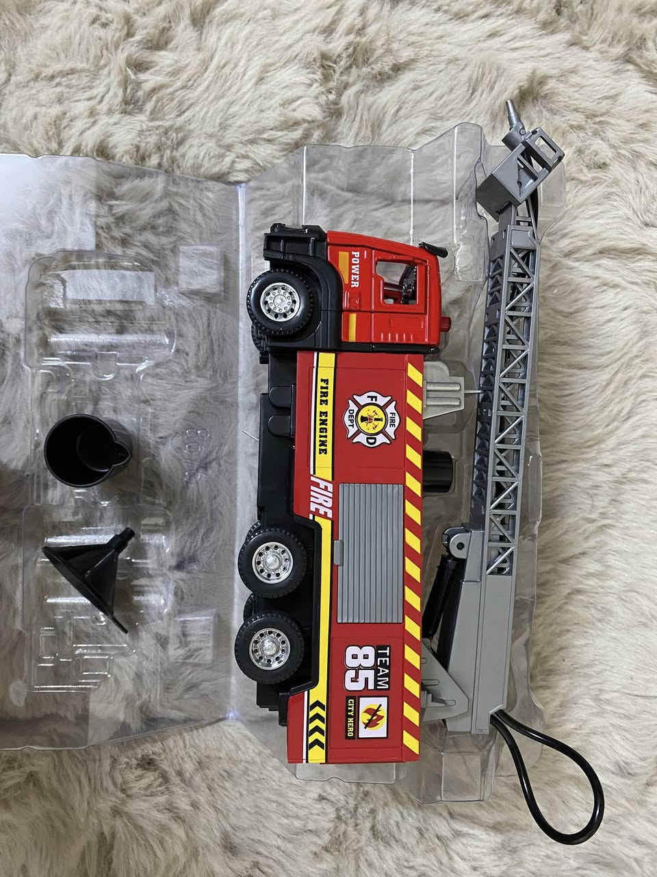 سيارة اطفاء كما موضح بالشكل
بلاستك قوي مو حديد*
تشتغل تذب مي او اضوية

السعر ١٠


**إذا كنت صاحب هذا الإعلان وتريد حذفه لأي سبب، رجاءا أرسل رسالة إلى الدعم الفني**