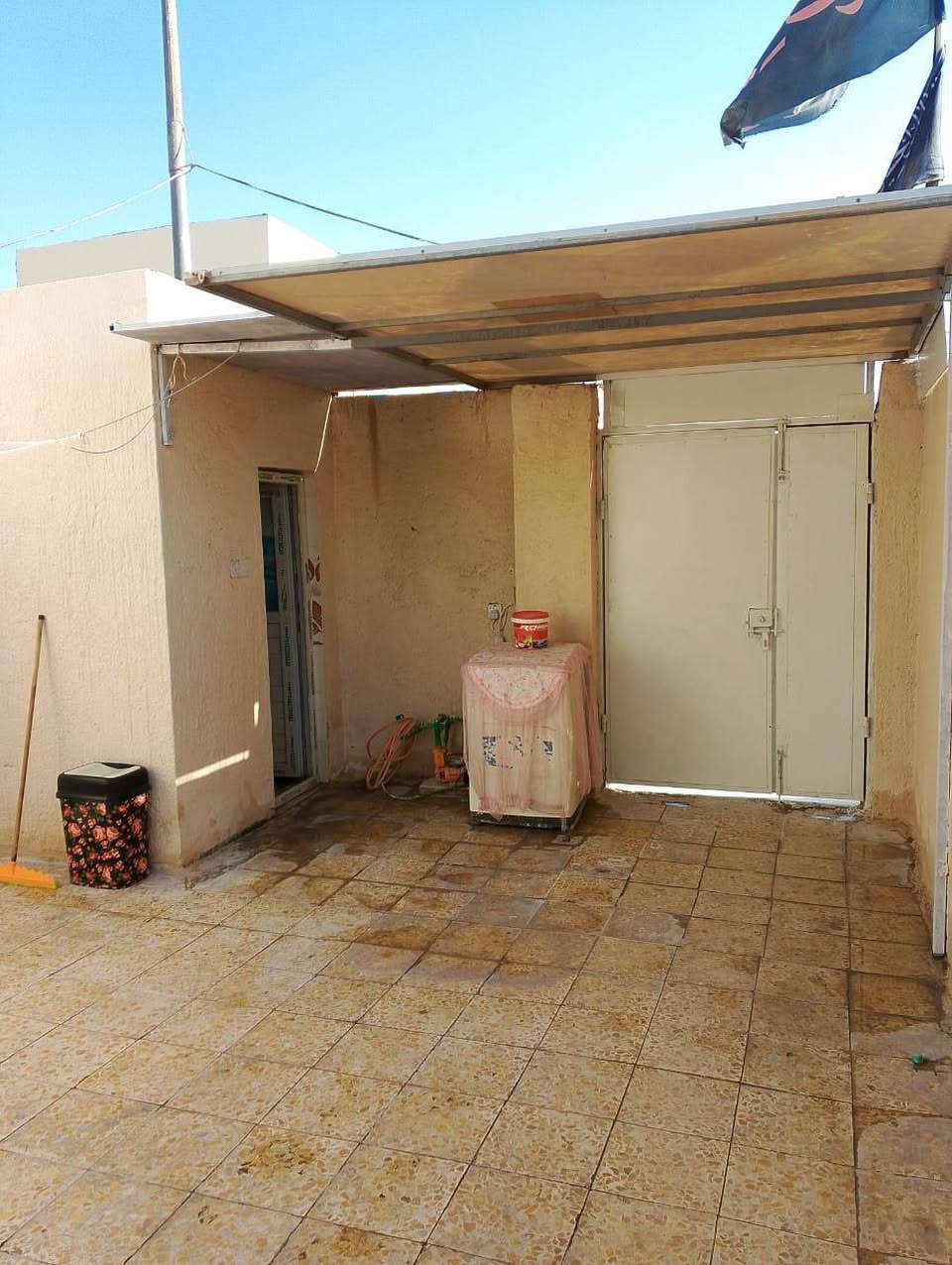 - الموقع: حي ميسان، مقابل حي العسكري،
- المساحة: 100 متر مربع
- المواصفات:
    - عقد زراعي
    - غرفة، صالة، مطبخ، صحيات داخلية وخارجية
    - يبعد عن شارع الصب 100 متر، قريب على شارع العام
- الخدمات: تبليط، إنارة ليلية، ماء، كهرباء
- السعر: 40 مليون دينار بيه مجال

      الاستفسار اتصال ع رقم  
 *************
