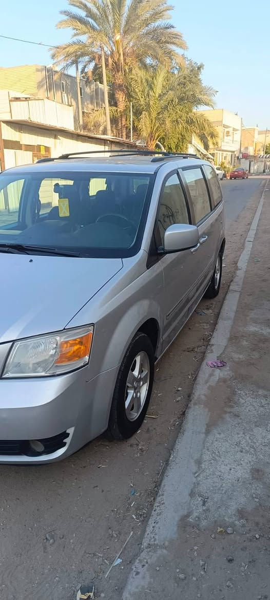 اللهم صل على محمد وآل محمد
مكلف بالنشر 
دوج كرفان ٢٠٠٩
ماشية ٨٢ الف حقيقي 
داخله كلين وصار بيها بالعراق حادث جدا بسيط وعلى اثرها تم تبديل باب صدر عكس السايق محرك٣٨٠٠ ابواب كهرباء فرس وسطي تحكمات تبريد ٣ قطع كشنات منفصله
السعر ١٢٠ وبيها مجال للجادين
مكان السيارة الحرية دور نواب ضباط 
الاتصال ***********
