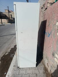 ثلاجه شغاله خير من الله عالفحص بـ 100 وبيها مجال 07775170232