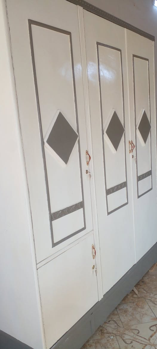 كنتور  ابو ثلاثة  باب مستخدم  سعر 160محل نجار الفرقان شارع جمعيه قرب جامع اهلي بيت رقم مبايل  ***********
