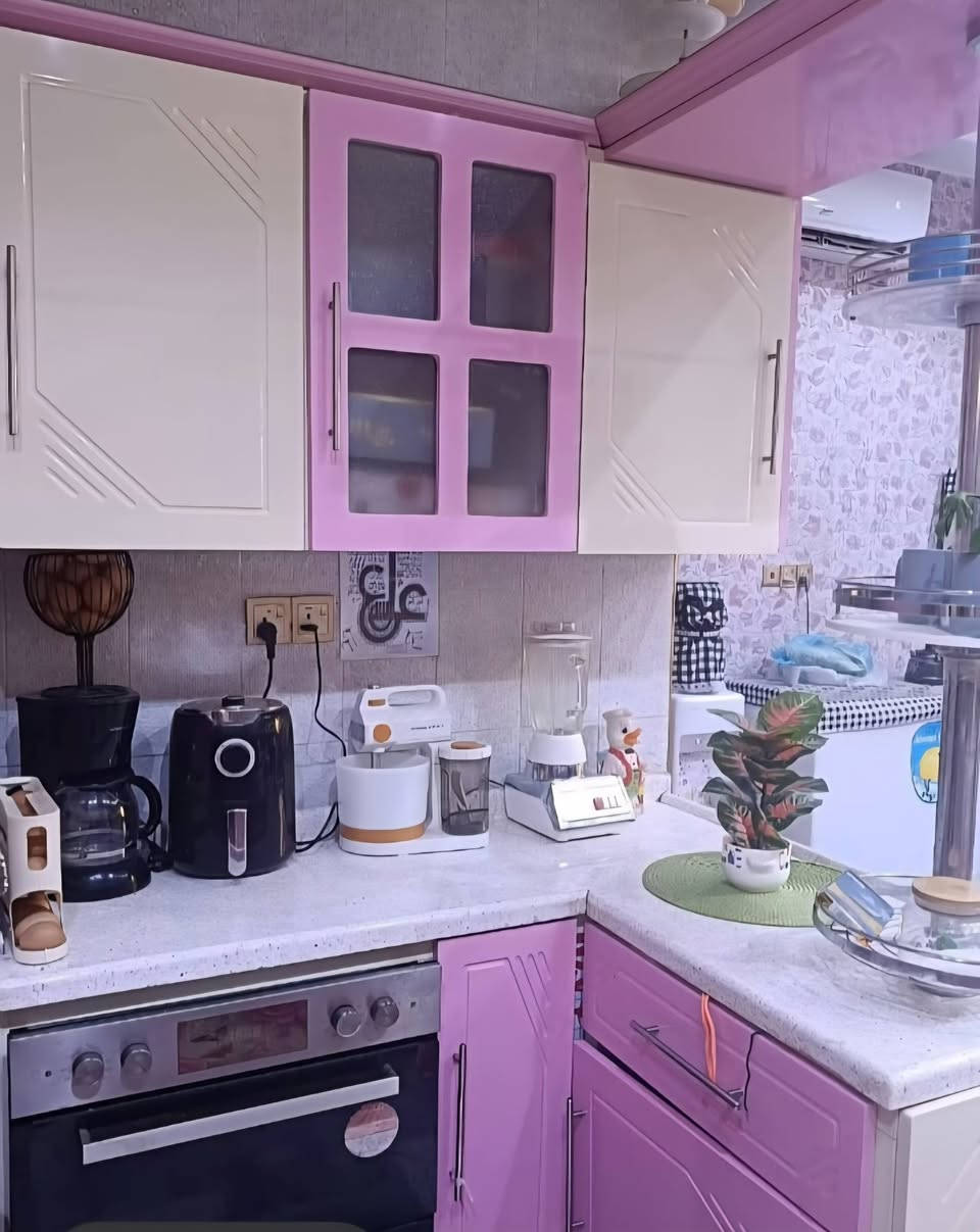 كاونتر سبعه امتار يتكون من ثلاث مقاطع وكلهن بيهن ملحق للبيع 
السعر: 700,000 الف 
للتواصل
***********
+
واتس ***********
