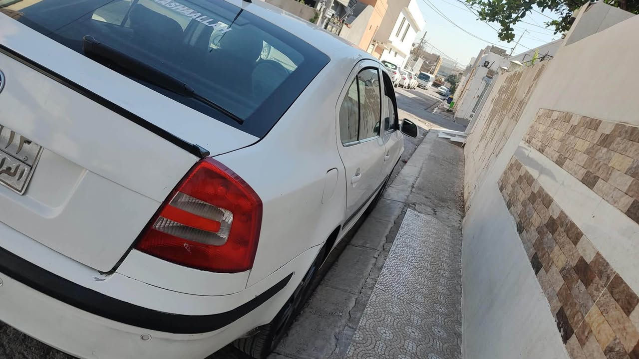 سکۆدا ٢٠٠٨ مەکینە ١٦ بێ تۆڕبۆ حیزام بۆیاغ پێش و پشتی جەمپەکی خەفیفی هەیە توند و تۆڵە تەقە و رەقەی نیە گێڕ و مەکینە بەشەرت 
*********** أربيل, العراق
