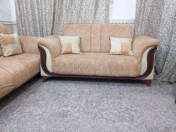 يا الله 
تخم تركي مودرن اخو الجديد 5 قطع 10 مقاعد مع الكوشات السعر 425 وبي مجال قليل الموشراي ليكسر بحلال العالم 
العنوان ناصريه حي اور 
***********  توصيل موجوود
