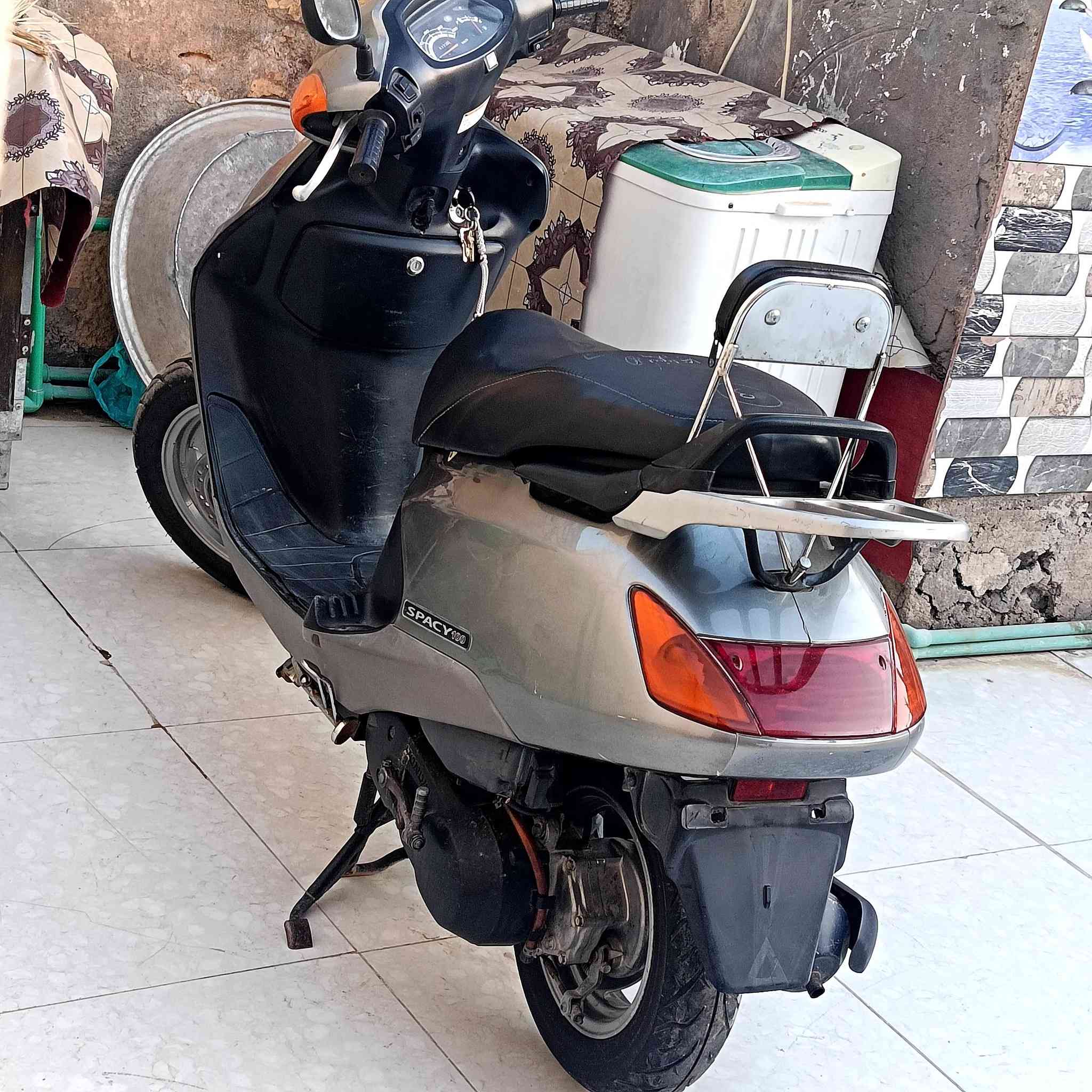 سلام عليكم سبيسي للبيع دراجه حلوه ما مفتوحه وجديد بس بيعه كسر بل كفر الامامي سعر مليون وبيهة مجال بسيط اتصل عل رقم *********** مكاني كوت زويريجات
