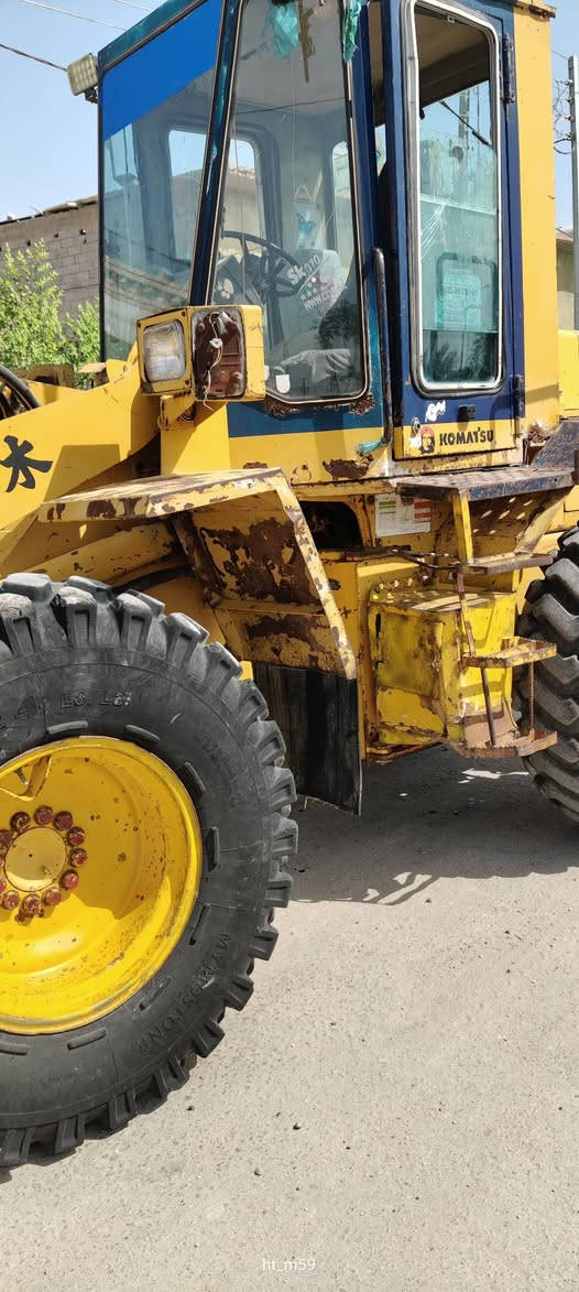 السلام عليكم 
للبيع شغل كوماتسو 100 عظم 
باسمي تحويل ثاني يوم 
جاهز للعمل 
مكاني كربلاء الحسينية 
السعر 200$ وبية مجال بسيط
اتصل وبيك خير وتدلل
***********
