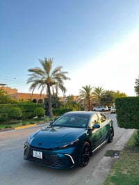 🚗 تويوتا كامري 2025 – SE Black / شكل رياضي 🔥 سيارة مواصفات راقية والسع...