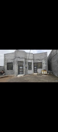 يوجد بيت  للبيع مساحته 335 مترمربع صاحبه مستعجل جدا على البيع للاستفسا...