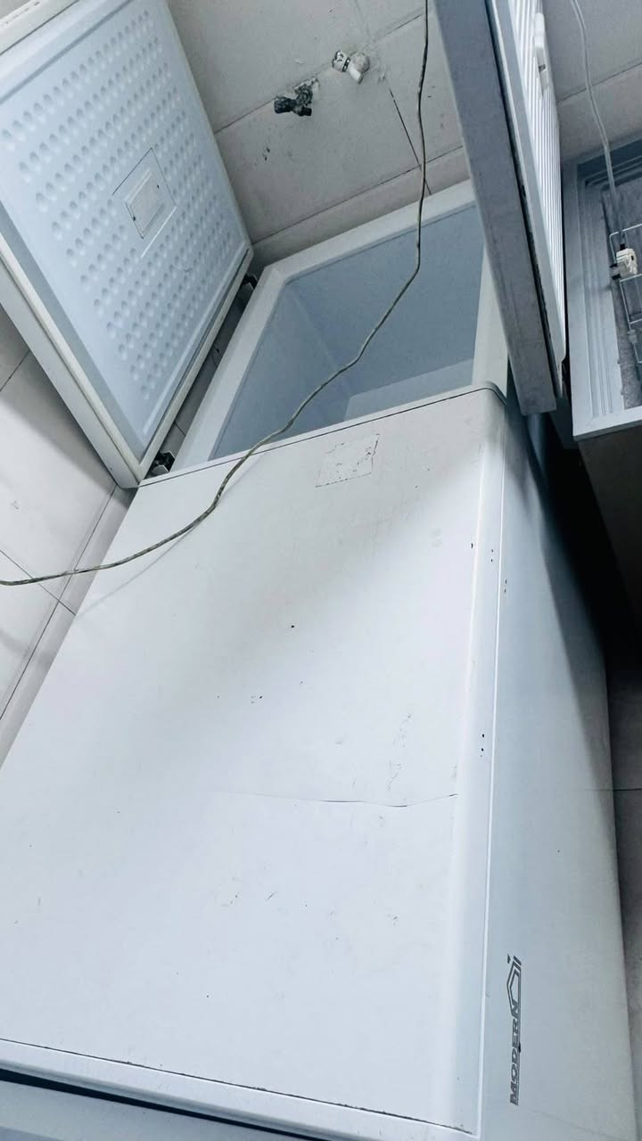 مجمدات للبيع النضافه فول كدامكم العنوان بغداد بسمايه ***********
مجمدة مترين عدد 2 وحدة شغاله مابيها شي والثانية نقص ماطور فقط 
مجمدة 180 عدد 2
