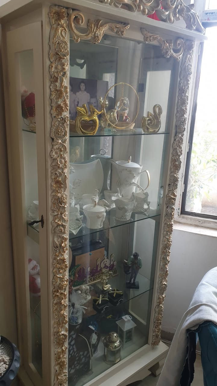 السلام عليكم غراض غرفة ضيوف للبيع 
التخم ٧٥٠ الف . ميز 6 كراسي كلش نظيف ٢٠٠الف ميز وسطي وطبلات ٤ 125  الف .فاترينة ٦٥ الف . حوض السمك ١٢٥ الف واذا كلهم ياخذهم بيهم مجال الي ير يدهم يدخل خاص


**إذا كنت صاحب هذا الإعلان وتريد حذفه لأي سبب، رجاءا أرسل رسالة إلى الدعم الفني**