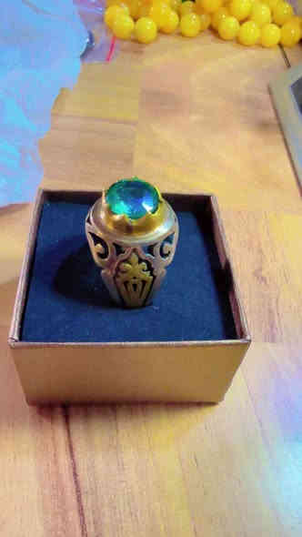 حجر التوباز الاخضر النادر مع صياغه يدويه السعر 120 الف للحجز واتساب *********** بغداد
