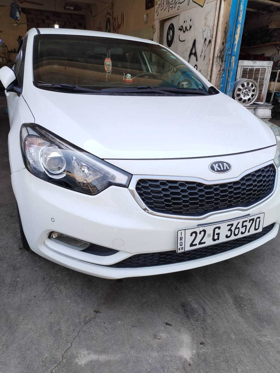 السلام عليكم كيا سيراتو للبيع مديل 2014 مكينه وكير شرط تيرات جديده طخم امامي وخلفي كله جديد السياره جاهزه اي نقص مابيها كابون بانزين بيها صبغ نص جاملغ امامي فقط بدون دواخل لايت وبك لايت لد رقم أربيل السياره جديده وحلو السعر 121 وبيها مجال مكان السياره موصل أيسر موبايل *********** كورك ***********
