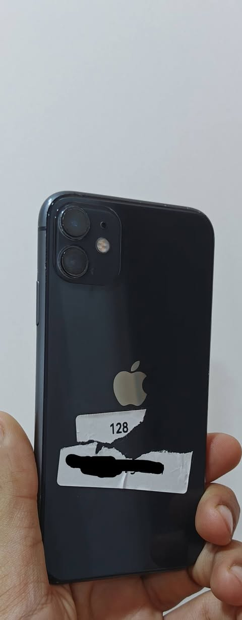 سلام عليكم ورحمة الله وبركاته ايفون11 للبيع جهاز كبس وضع شركة ما مفتوح ذاكره 128 بطارية٧٧ جهاز نضيف كلشي شغال شرط البصمة سعر مناسب التواصل ***********
