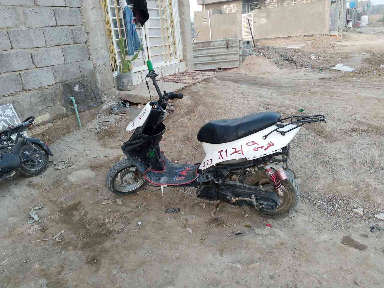 سلام عليكم بيجي سرعه 90 مكينه شلعه معدل فول مال لعب شرط هندر واحد للبيع او مراوس شعندك مراوس نزل السعر 175وبيها مجال المكان كربلاء العطيشي الحسينيه الرقم ***********
