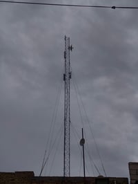 صورة لجذب الانتباه  برج انترنت للبيع  يحتوي ؏ دشات ٣٠ ubnt عدد٢ سكترات...