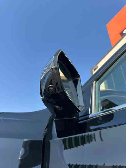 مكفولة
موديل 2023
أعلى فئة برايمر
ماشيه 18,000 

مغلفة بppf   
الدچة كهرباء 
شاشات بالكشنات الورا 
رادار 360 درجة
باب الصندوق الخلفي كهرباء ريموت
تشغيل عن بعد 
محرك 8 سلندر  5300
لايت زنون اصلي 
ثلاجه
شاحن وايرلس
لد امامي 
ستيرن ذاكره 
كشن خزن 
رادار 
نقطه عمياء 
اشاره بلمري 
مري شفط 
بانوراما 
ويل كروم
كشنات كهرباء 
حساس امامي خلفي 
كشنات جلد 
كشنات الخلفيه كهرباء 
تحكم ستيرن
تحكم بريك وبانزين 
كشن تدفئه تبريد 
كشنات الخلفيه تدفئه تبريدد
سلايد روف 
وباقي الموصفات المعروفه بفئة تاهو بريمير
السعرر 640
الاتصال +واتساب 
***********
