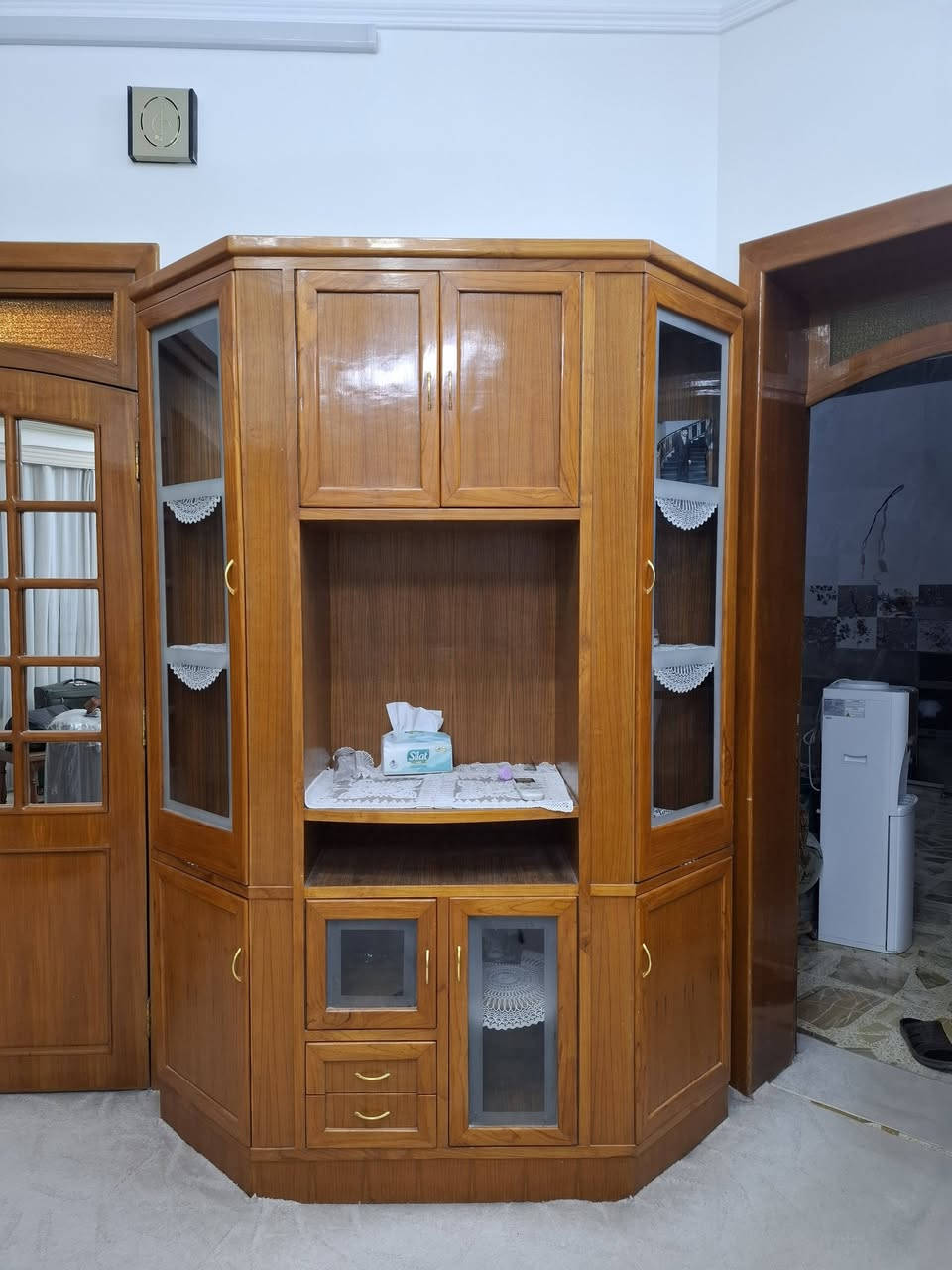 سلام وعليكم لبيع معرض مال ستقبال جديد شغل درج اولى +معرض صغير  زاويه جديد مكانه كريلاء سعر الكبير مليون دينار وصغير 500 الف ***********
