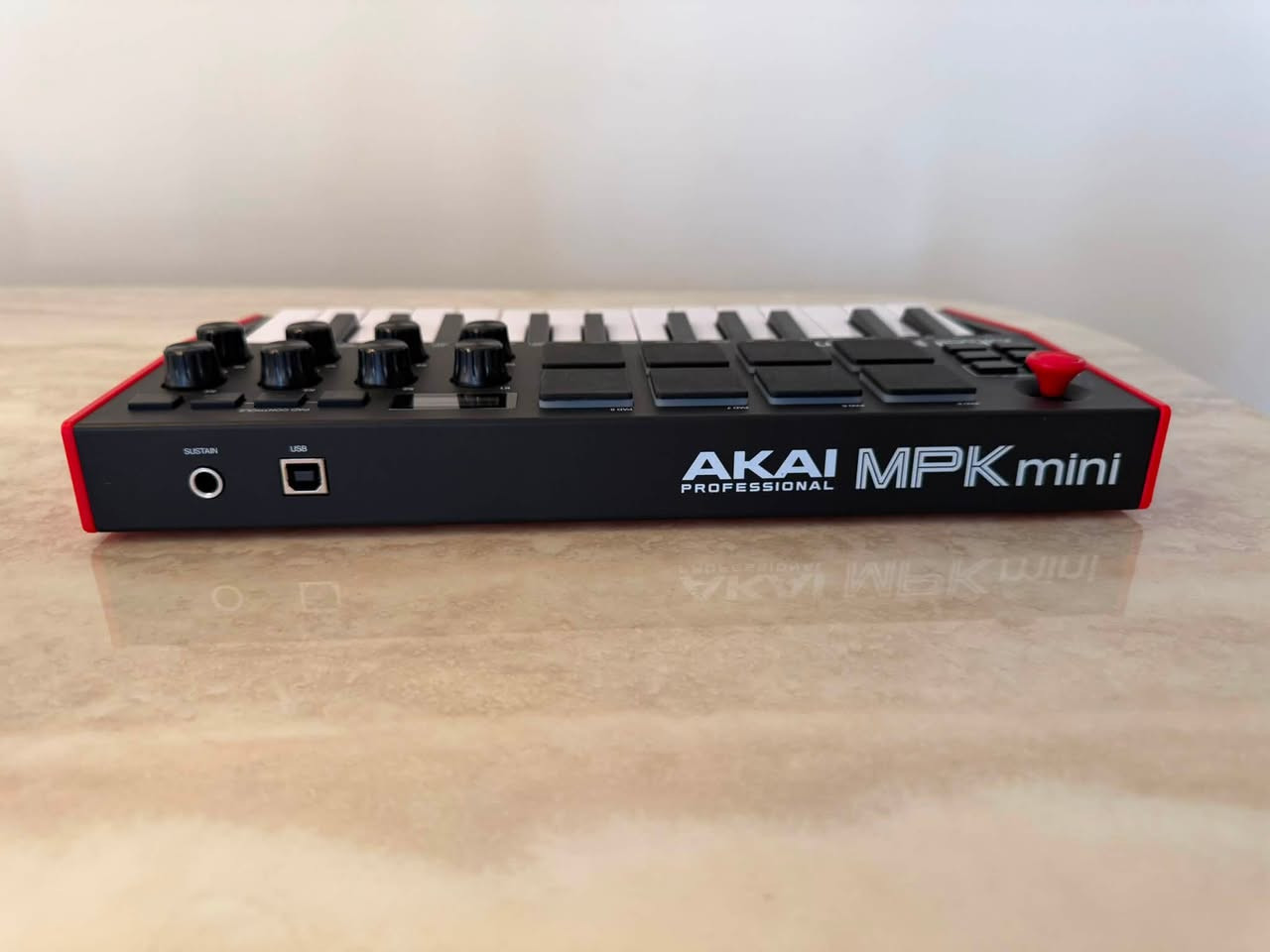 اكاي مني الجيل الثالث جديد غير مستخدم بدون كارتون السعر ١٥٠ الف  Akai Professional MPK mini MK


**إذا كنت صاحب هذا الإعلان وتريد حذفه لأي سبب، رجاءا أرسل رسالة إلى الدعم الفني**