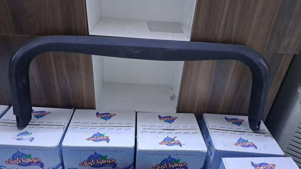 غراض دوج دورنكو للبيع مديل ٢٣ زوج بكلايت مال جاملغات + بطانه مال جامه خلفيه مال جنطه + ترايش يم جكات الجنطه + باب سائق لون اسود بلاديه بيها طخه زغيره من الاسفل للتفاصيل اكثر اتصال عل رقم ***********
