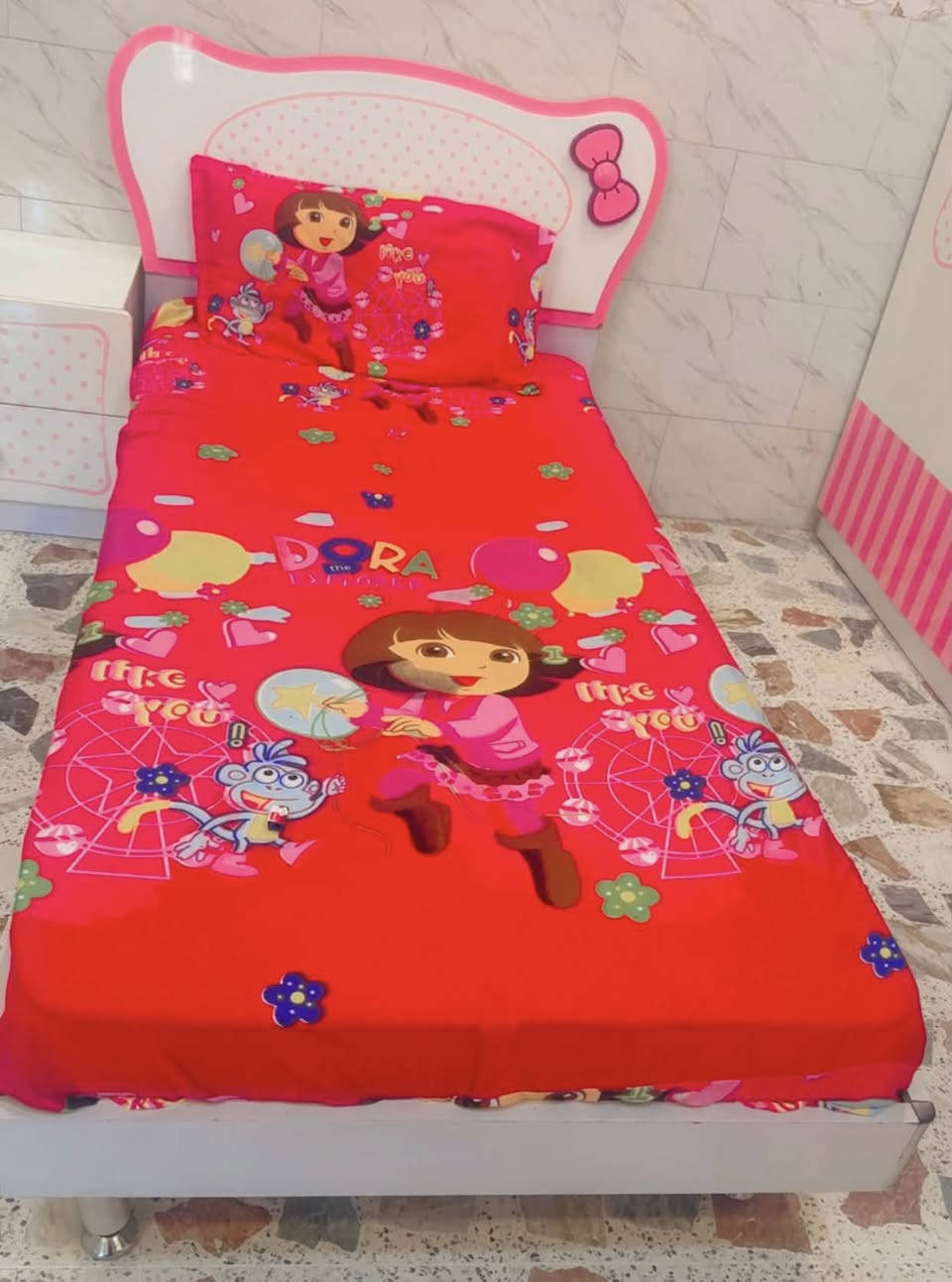 سلام عليكم غرفه بناتيه للبيع 5 قطع بـ 200 الف عنوان بغداد حي العلام ***********

