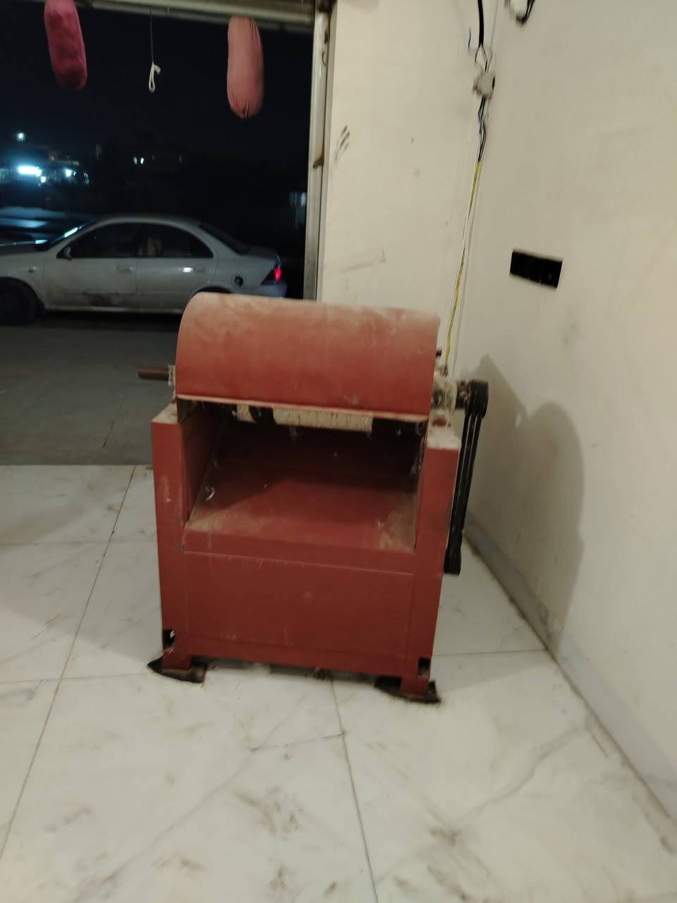 السلام عليكم  مكينه ندافه صوف وقطن وملابس المكان حي النداء السعر من الخير مليون و 650 رقم واتساب ***********
للتصال ***********
