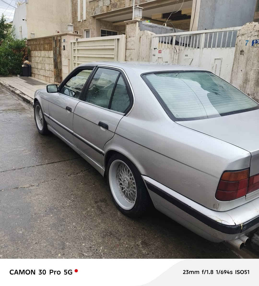 من رخصه مدير الكروب BMW 1990 525  رقم اربيل الدولي بأسمي سنوية او هزه جديد شوكت ماتريد احول مكينه مسكر  فانوس تبريد تدفئه شغال فتحه سقف طكتين ويل رياضي  اربع جام كهرباء كشنات كهرباء فول مواصفاتت بدون ضربه صبغ عام جمالي فقط
المكان بغداد شعب السعر 75 وبيها مجال  للاتصال*********** واتساب
