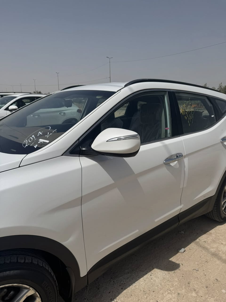 السلام عليكم 
سيارة سنتافية موديل ١٤ ابيض اربيل اربعة سلندر ٧ راكب خليجي مكفوله من الصبغ والتبديل  بيه  مواصفات تحكم ستيرن كشن كهربائي دواخل جوزي اشاير بالمري شاشة وكامرة خلفية السعر 148 ورقة وبيه مجال تواصل واتساب ***********
