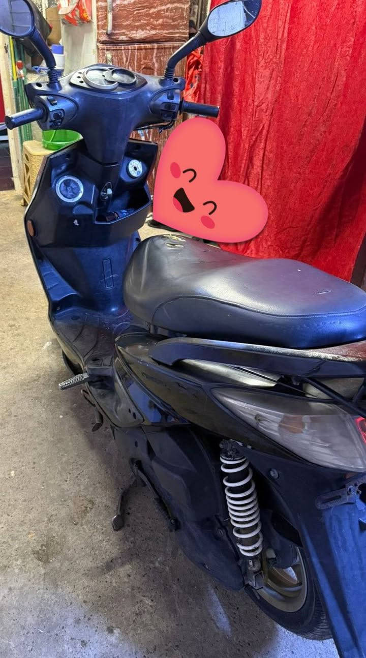 سكنز فحل مقفوله كهربائيات كامله السعر700 وبيها مجال شيء بسيط العنوان تقاطع الكياره .
***********
