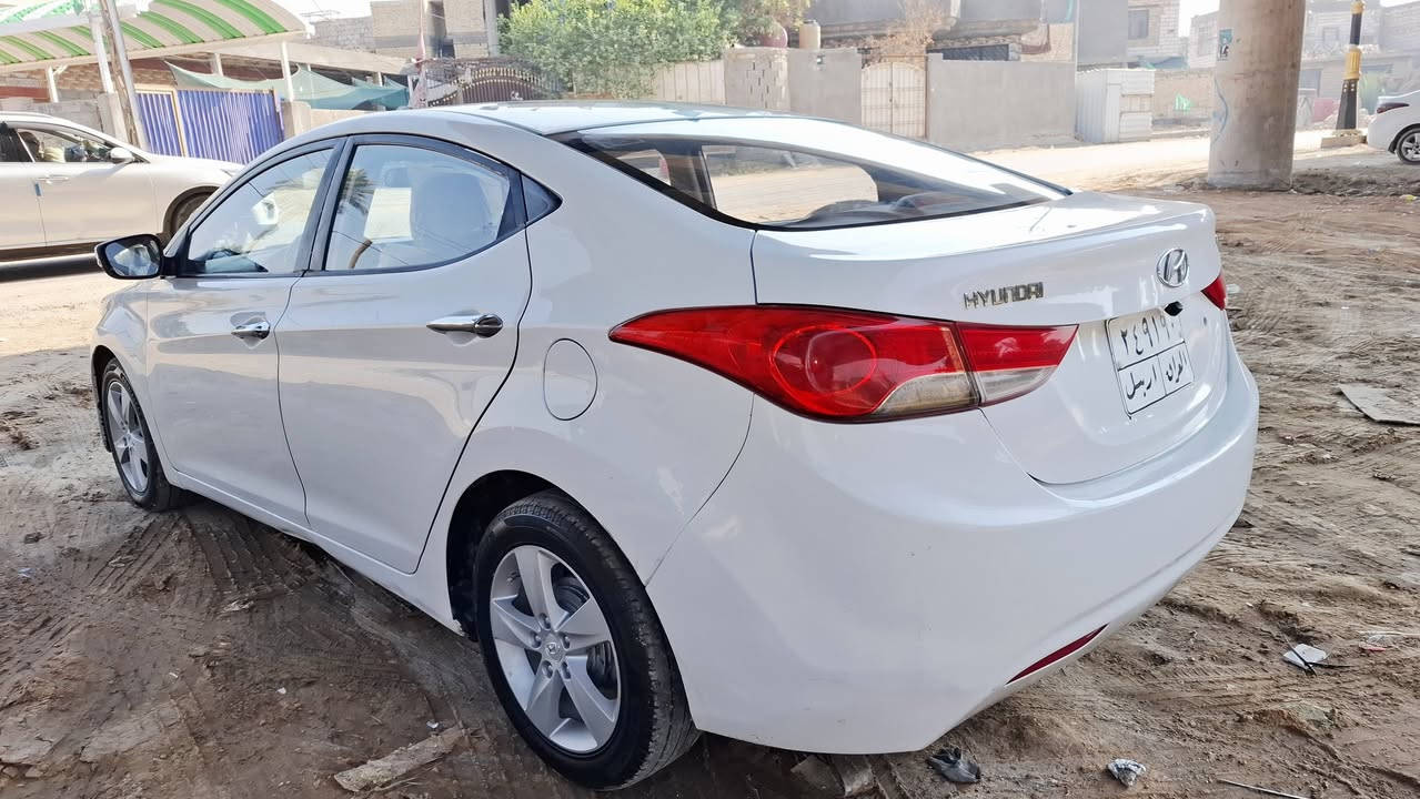 السلام عليكم النتره 2011 السياره مكفوله من الصبغ والتبديل جاهزه من كلشي كير مكينه حداديه تخم تاير مكينه 1800 ما مفتوحه السياره جديده المكان طويريج سنويه نافذه يعني تحويل السياره بسم كردي  ***********
