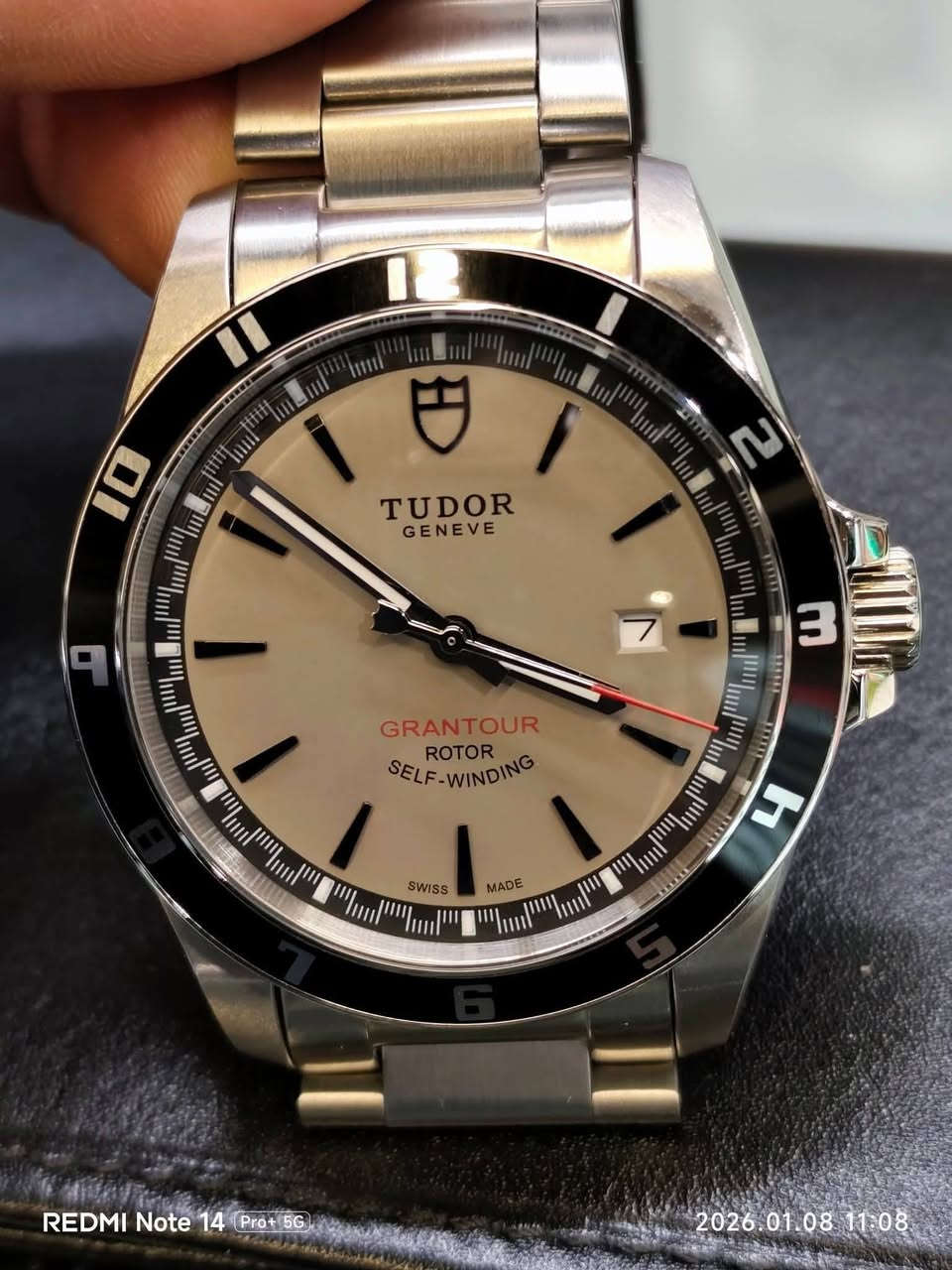 ساعة ماستر کوالیتی(TUDOR) اوتوماتیك
نافذة للعرض التاريخ
 جدید مامستعمل
قطر 42ملم 
السعر 135دولار
مکان/السلیمانیە
یوجد توصیل.


**إذا كنت صاحب هذا الإعلان وتريد حذفه لأي سبب، رجاءا أرسل رسالة إلى الدعم الفني**