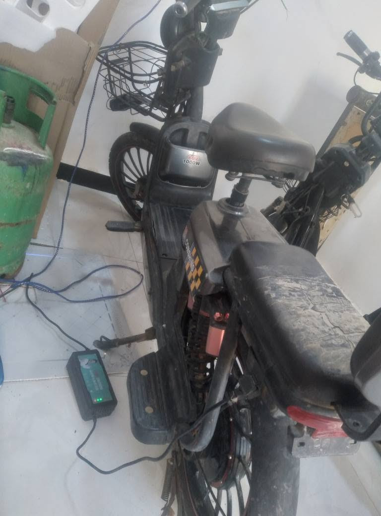 دراجه شحن حجم 20 نظيفه ومرتبه هيه وبطارياتهه شغل وطلع السعر 250 وبيها مجال للشراي وبلخدمه رقم الواتس اب *********** البصرة, العراق

